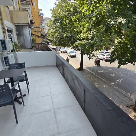 Apartament Dami *