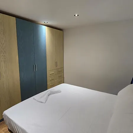 Apartament Dami *